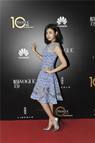 陈妍希出席时尚盛典 蓝白礼服清爽动人