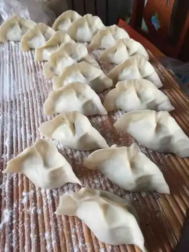 第一次自己包饺子.