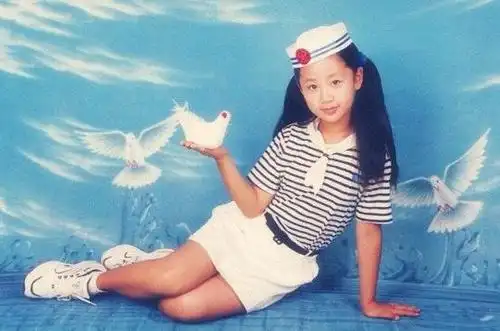 杨紫很多人说她整容看过她从小到大的照片你还这样认为吗