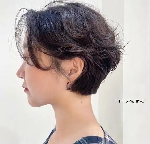 18岁女生短发烫发发型风情万种短发烫