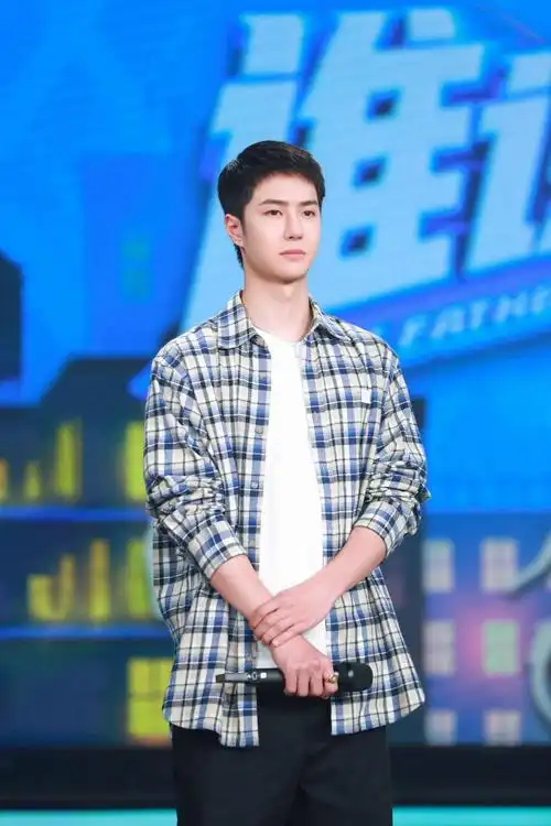 官豹发来《天天向上》高清剧照4p 今晚和王一博一起给爸爸们过节!