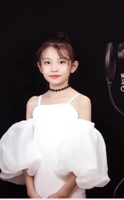 童模宋小睿翻唱《我已经爱上你》,一开口就脱粉了,这次没请修音师来吗