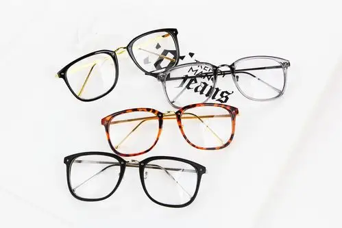 回答:混批是指不限产品的种类和样式,买家只要采购总价(或总量)