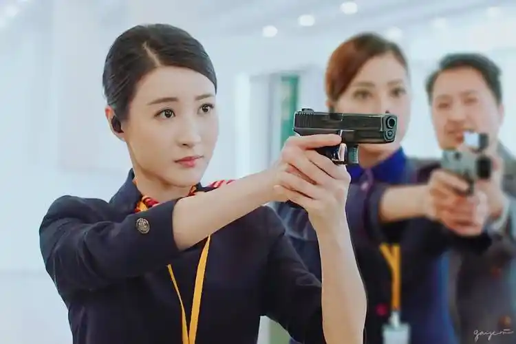 从中戏走出的港剧花旦,林夏薇的背后,是tvb新时代"狮子山精神"