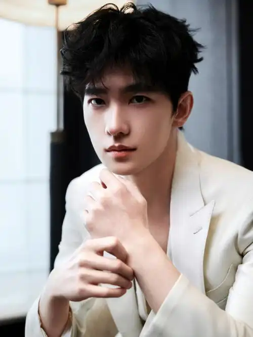 #杨洋汉玉白西装造型##杨洋乳酪色西装#