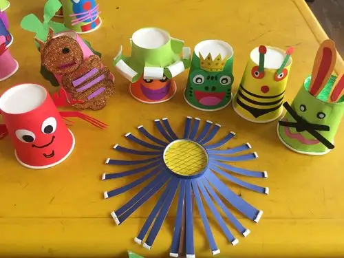 三堡中心幼儿园大班举行"创意美工——纸杯变变变"亲子活动