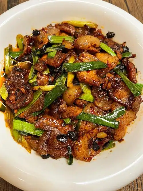 盐煎肉一看就可以炫几碗饭的超香下饭菜