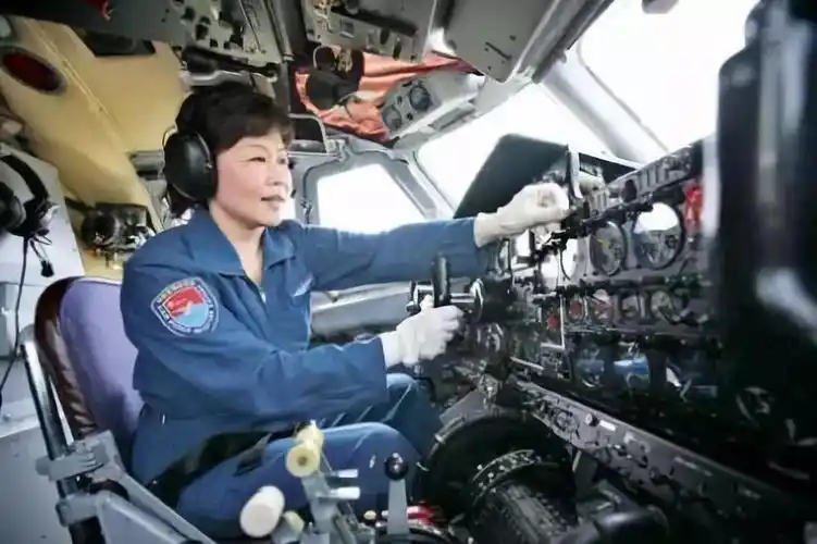 揭秘女兵方队中女将军领队的真实身份是