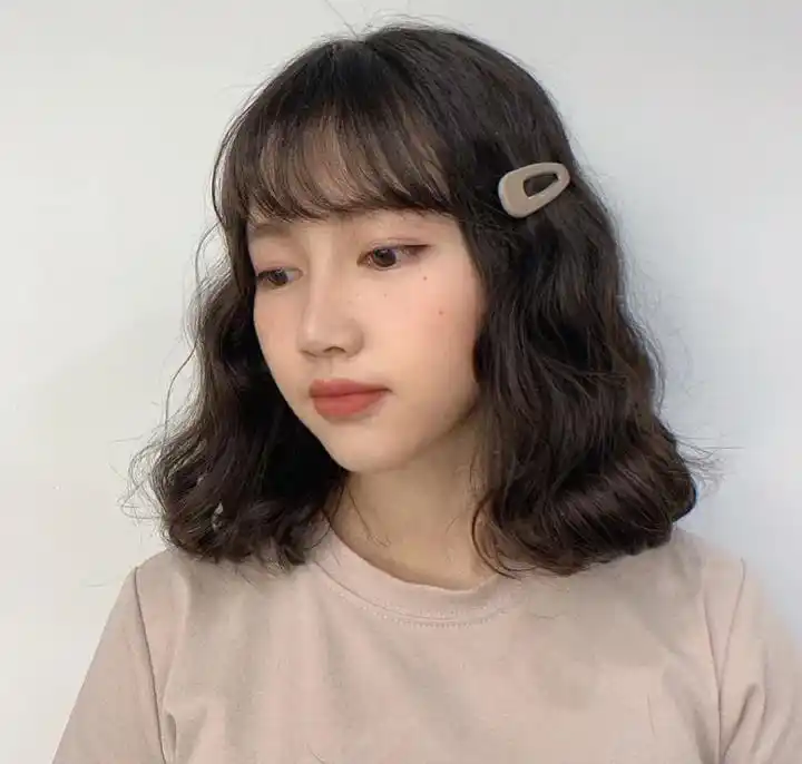 圆脸女生别乱换发型,今年最流行的4种"发型",显脸小又好看!