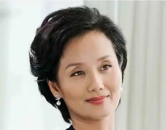 胡兵都得叫她前辈,还演过张翰的妈妈_女儿_慕容_金紫薇