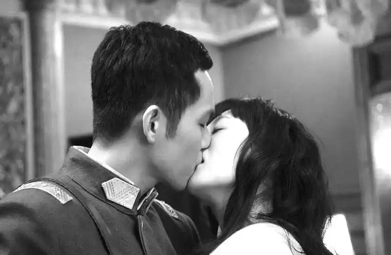 110517 :《来不及说我爱你》只好用吻"腻"死你