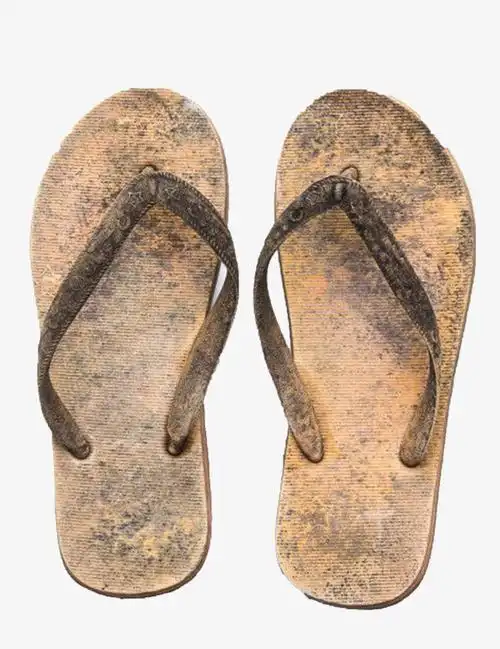 脚实物斑点拖鞋旧鞋