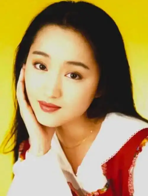 被前男友拖累10年的杨钰莹回来了49岁的她变了