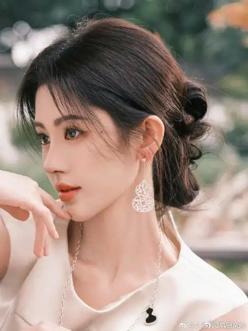 鞠婧祎国风盘发##文静晒鞠婧祎发型