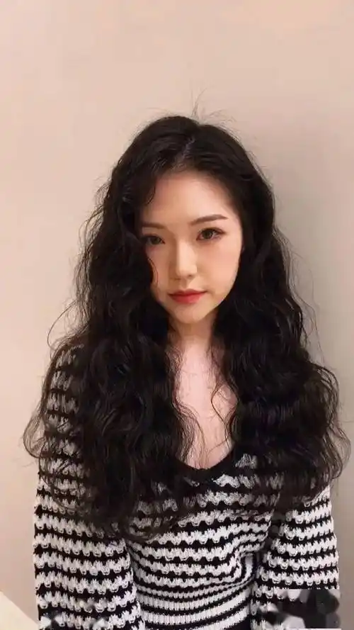 "免打理慵懒法式烫"秋冬必备发型推荐_卷发