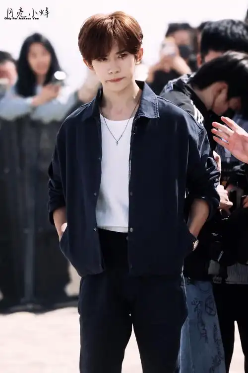 易烊千玺 阿玛尼##易烊千玺电影小小的我