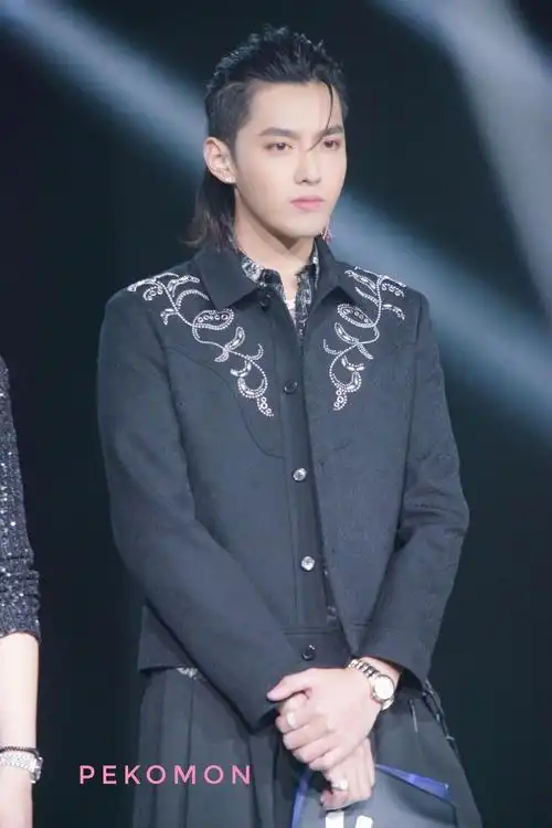 吴亦凡今天出道7周年 粉丝在wwf世界自然基金会认养了一头狮子.