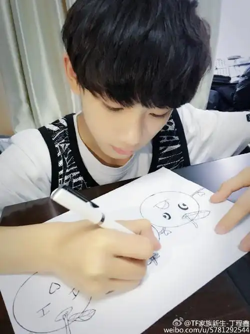 丁程鑫超话99#丁程鑫 十八岁未来方程式#丁程鑫小朋友写作业合集写