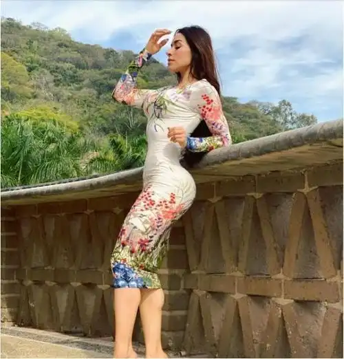 美女坚持健身s型曲线身材充满正能量好身材练出来