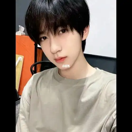 贺峻霖  撩的哪是头发,明明是我的心