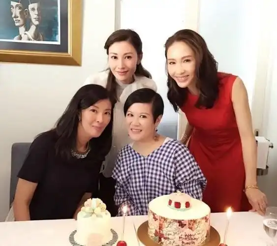 黎姿为49岁李嘉欣庆生,细节显露高情商_网易订阅
