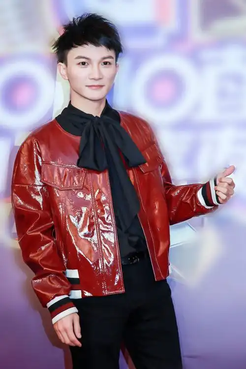 周深亮相活动献唱 "深空间"个人巡回演唱会即将回归