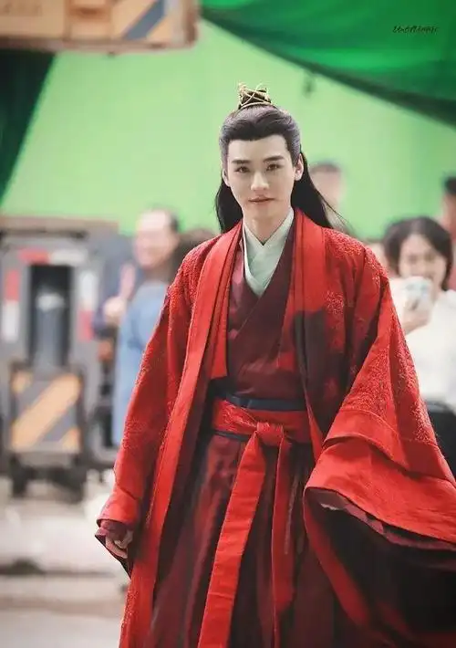 《山河令》温客行红衣美图欣赏,疯子谷主太上头了!邪魅又霸气!