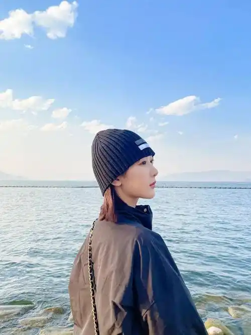 小长假结束,杨紫晒出海边美照,粉丝:越来越漂亮了_时候_黑色_心情