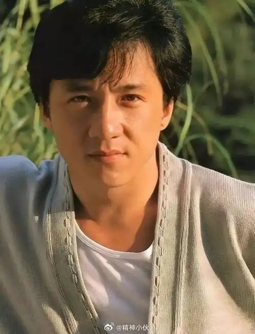 成龙夸娜扎打戏很拼#年轻时期的成龙jacky chan,年轻的jacky chan!