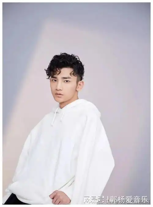 95后青年男演员:蒋龙阳光帅气十足,演技还不错,学霸一枚!