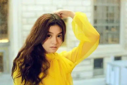 俏皮可爱!春夏蒙特利尔最新写真秒变"小黄人"