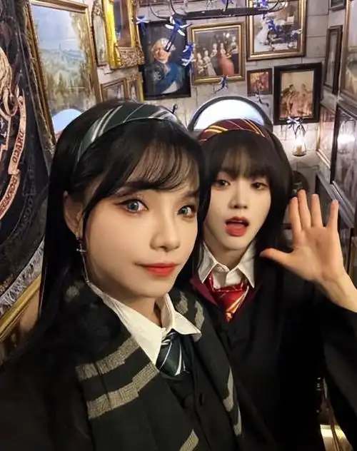 28岁美女网红谢安然官宣出柜舞台大喊愿意等你四年