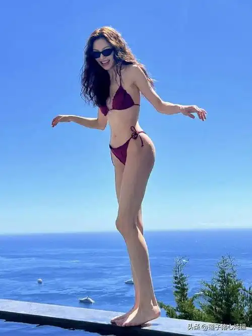 钟楚曦泳装 姐姐好干净