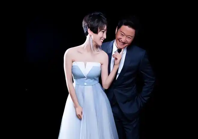 吴京两次拒绝女嘉宾挽手网友中国好老公羡慕谢楠