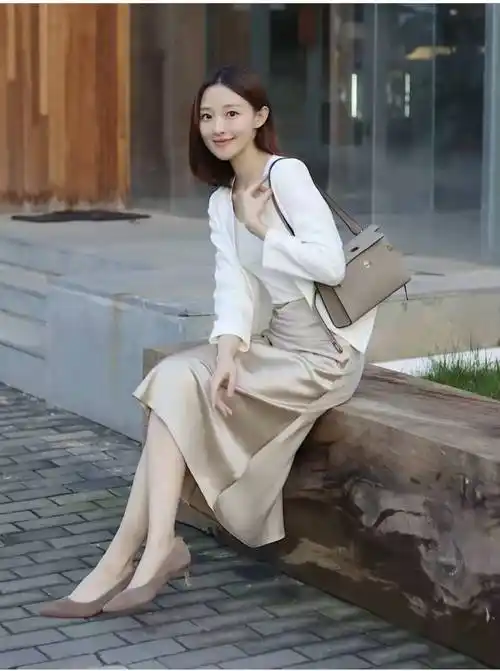 细跟高跟鞋搭配什么衣服好看_look_白色_连衣裙