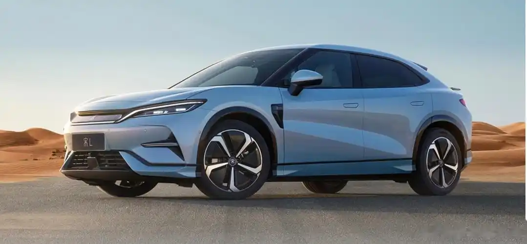 11月17日,备受关注的理想汽车首款纯电车型开启预售,该品牌宣布预售