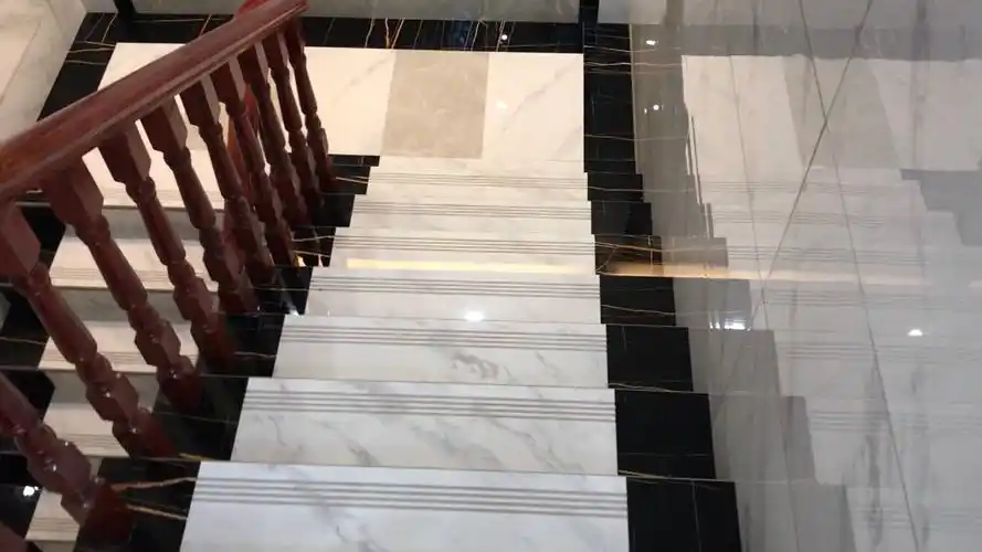 冠珠萨米特大理石瓷砖 楼梯踏步铺贴效果