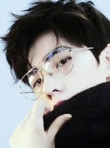 杨洋戴眼镜好苏