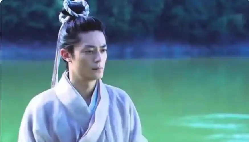 44岁霍建华现状:「一脸褶子」和26岁张雪迎拍戏,网友评论笑死人_腾讯