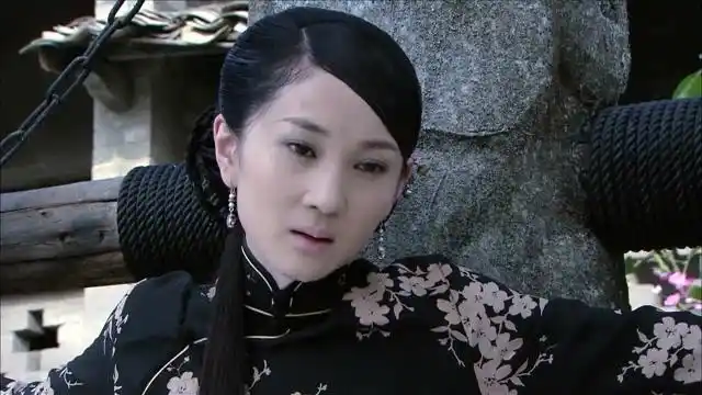 围屋里的桃花:夏禾被迫加入清洁堂,被折磨的脸色苍白,只好妥协