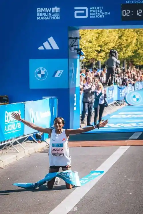 2023柏林马拉松,见证新纪录!_吉斯特·阿塞法_基普乔格_女子