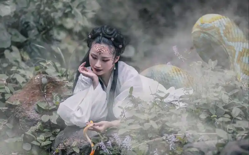 变身蛇妖需要几步?妆容发型教程了解一下