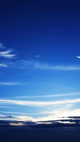 深蓝色多云天空,锁屏图片,高清手机壁纸,风景-回车桌面