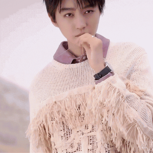 王俊凯时尚芭莎八月刊封面