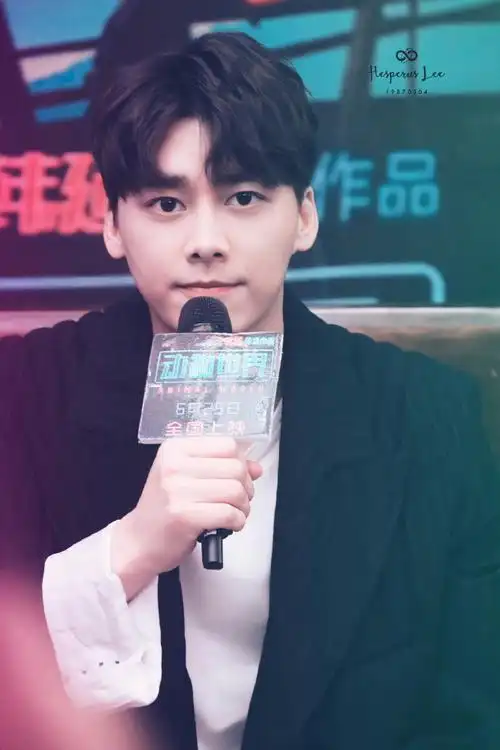 挑战每天按相册顺序发一张李易峰的照片