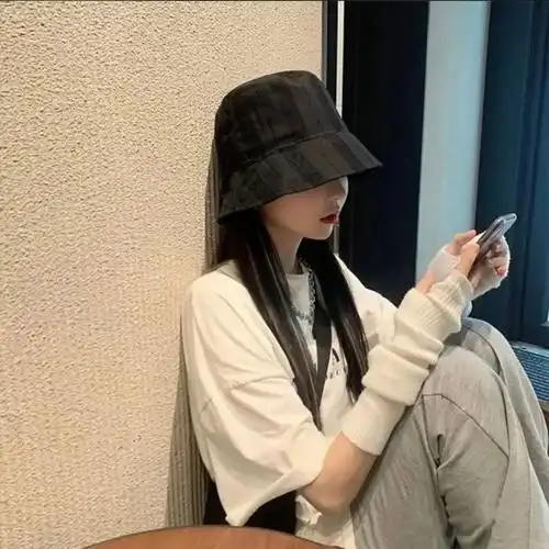 有什么好看,又比较低调的女生头像. - 知乎