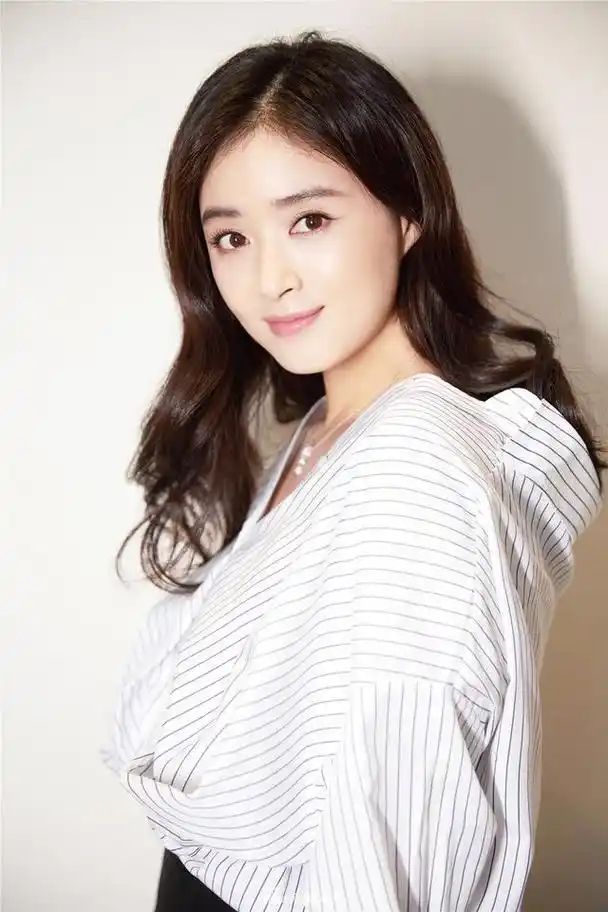 满屏的锥子脸审美疲劳 这些圆脸女明星的美才百看不厌