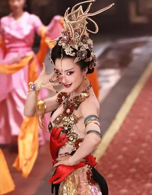 李依晓:曾经最美古典美人"虞姬"如何一步步沦为疯批"朱曼娘"