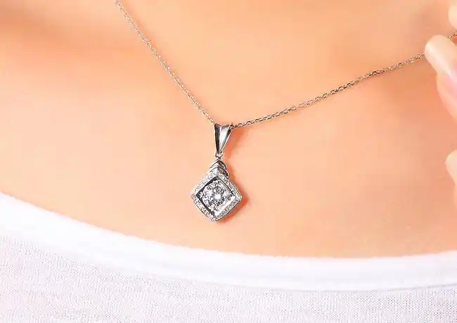 18k白 30分 钻石吊坠