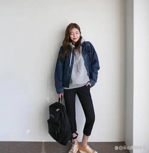 韩国女孩的秋天穿搭秘诀:休闲风格,简单舒服不失时尚